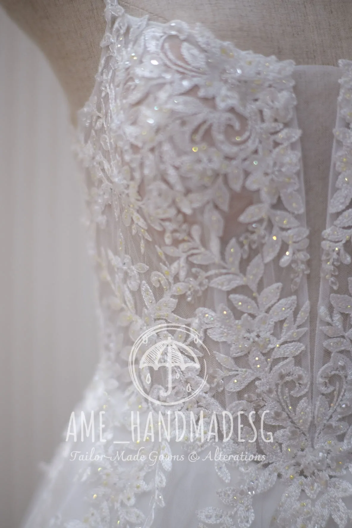 BG-WED-AME-10006 WEDDING GOWN PREMIUM FABRIC HALF APPLIQUE LACE WITH BEADED SIZE M, BUST 84-86, WAIST 68-70