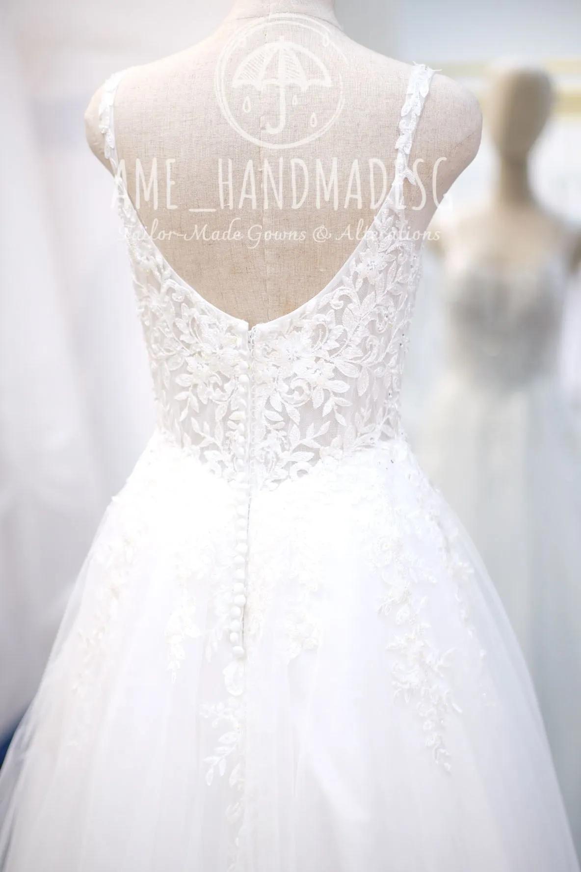 BG-WED-AME-10006 WEDDING GOWN PREMIUM FABRIC HALF APPLIQUE LACE WITH BEADED SIZE M, BUST 84-86, WAIST 68-70