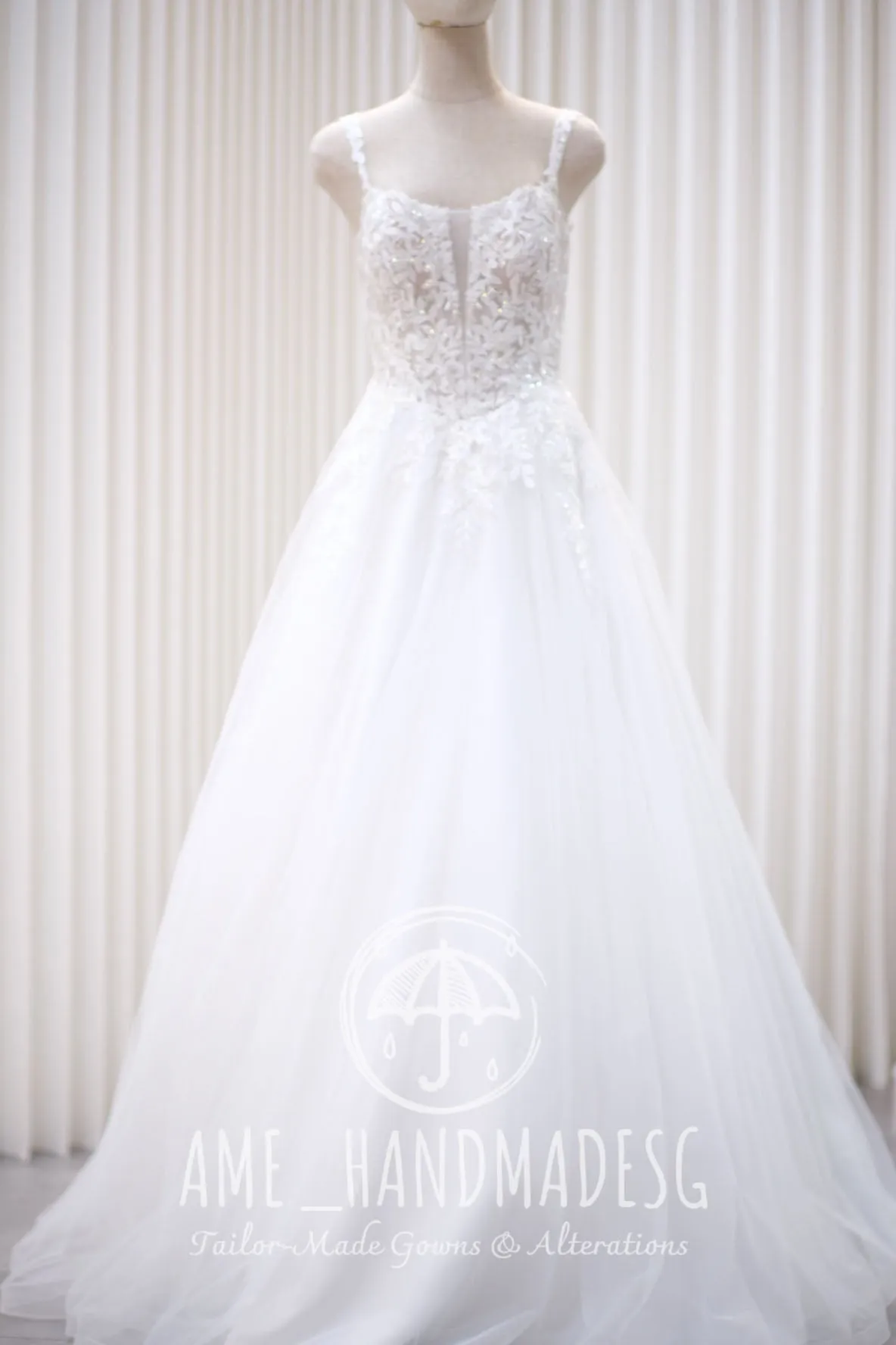 BG-WED-AME-10006 WEDDING GOWN PREMIUM FABRIC HALF APPLIQUE LACE WITH BEADED SIZE M, BUST 84-86, WAIST 68-70