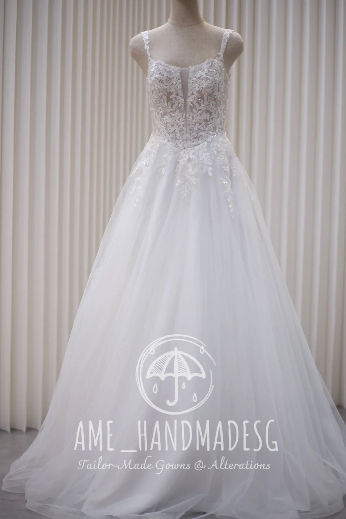 BG-WED-AME-10006 WEDDING GOWN PREMIUM FABRIC HALF APPLIQUE LACE WITH BEADED SIZE M, BUST 84-86, WAIST 68-70