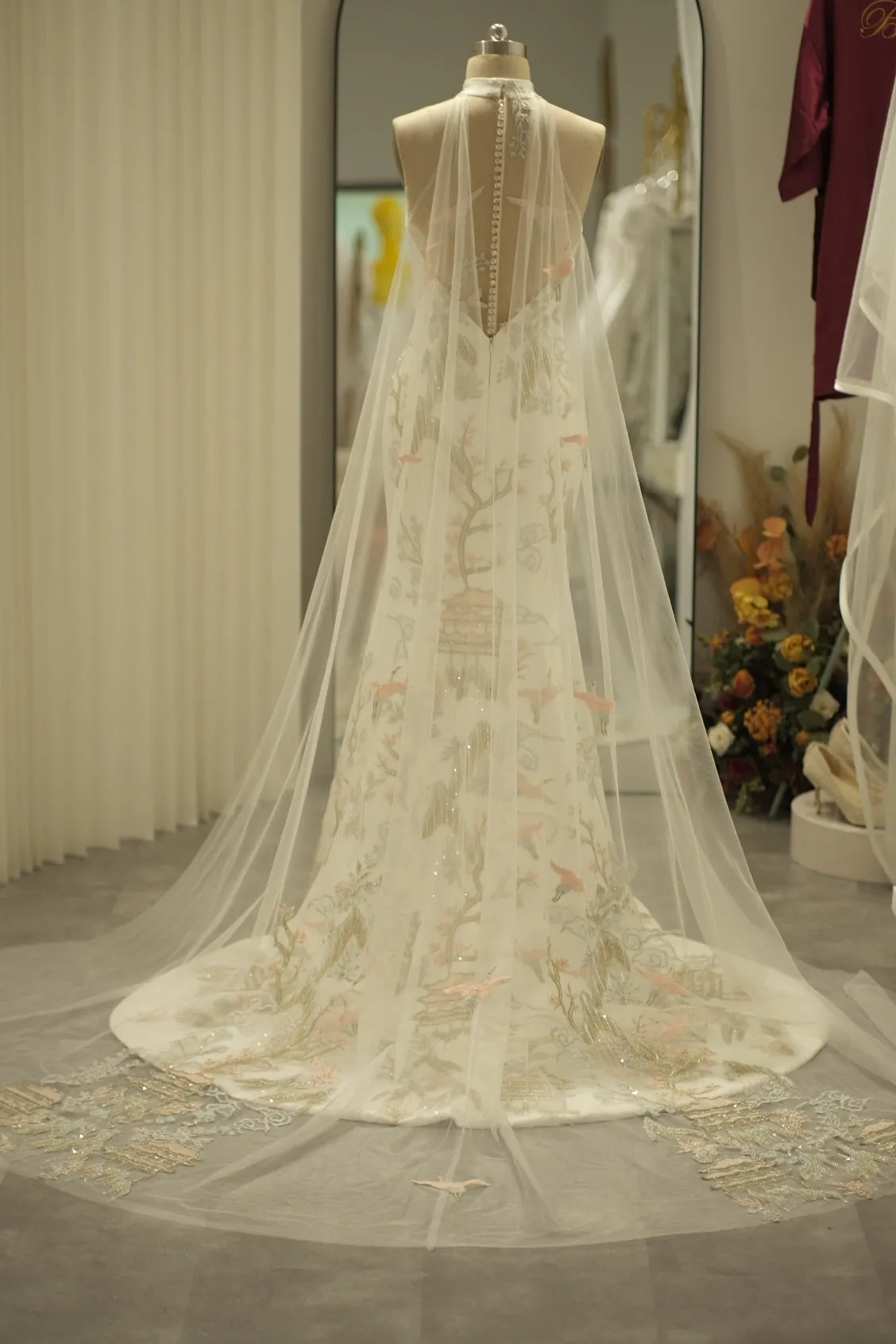 BG-WED-AME-10050 WEDDING CHEONGSHAM LUX FABRIC FULL FABRIC LACE WITH BEADED AND CAPE SIZE L BUST 86-90 WAIST 70-72 HIPS 100