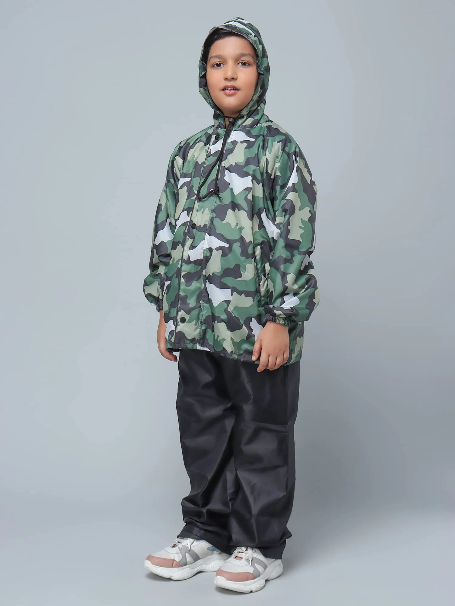 STRAUSS THE CLOWNFISH Comrad Series Kid's Waterproof Nylon Double Coating Reversible Standard Length Raincoat With Hood & Reflector Logo At Back, Top & Bottom Printed Pouch, 11-13 Years(Green Camo)