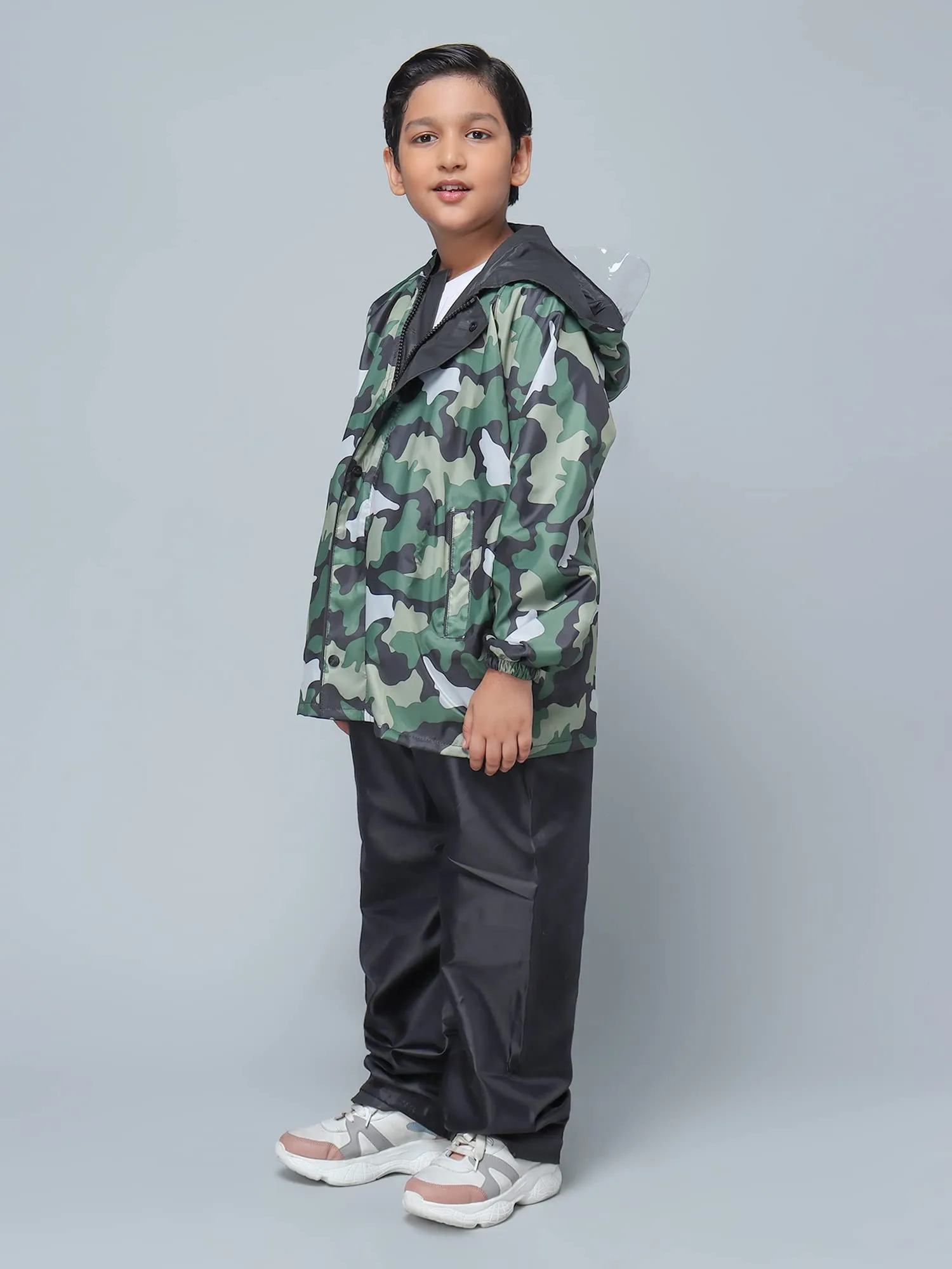 STRAUSS THE CLOWNFISH Comrad Series Kid's Waterproof Nylon Double Coating Reversible Standard Length Raincoat With Hood & Reflector Logo At Back, Top & Bottom Printed Pouch, 11-13 Years(Green Camo)