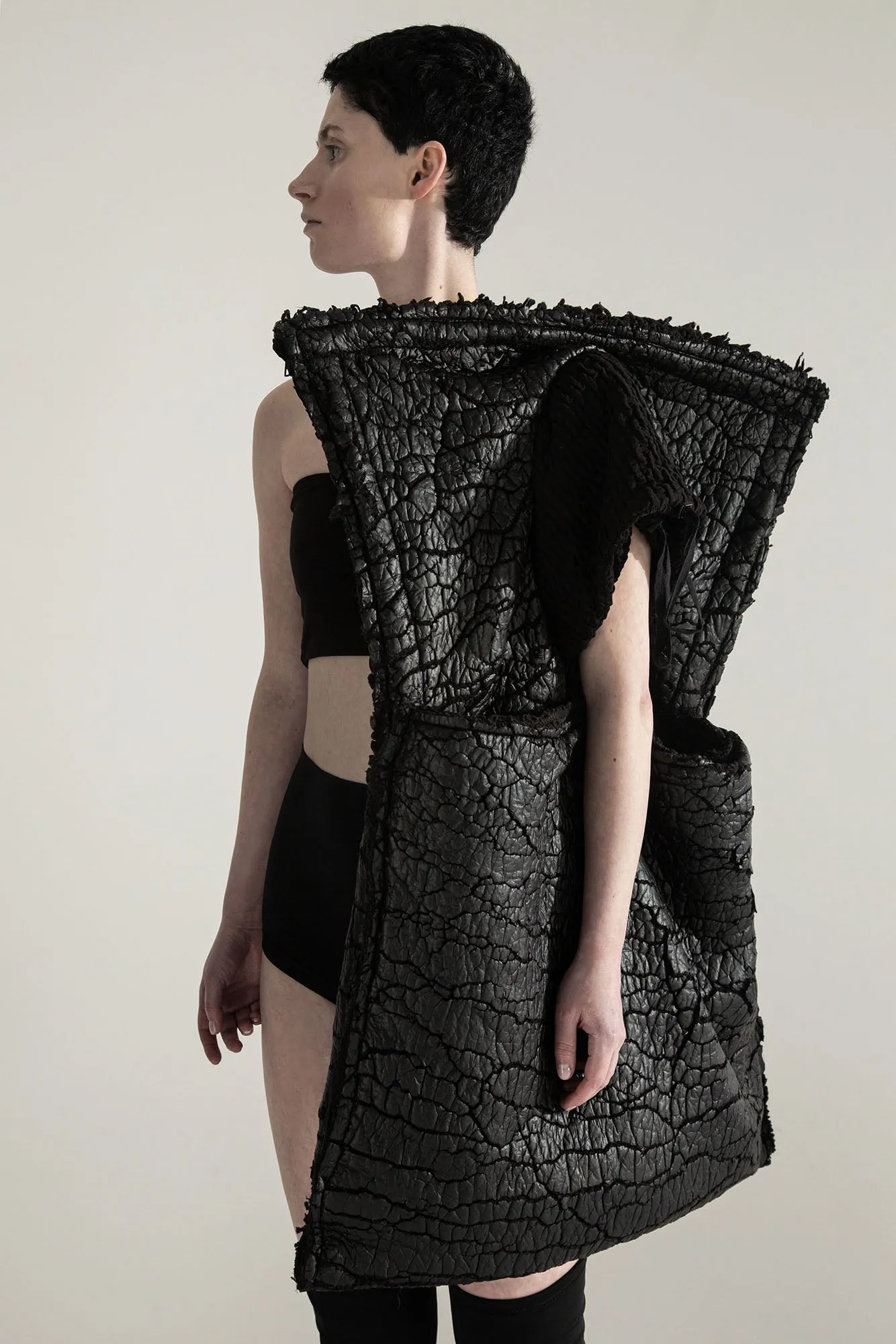 SURVIVOR 2-way transforming piece: coat / hat / bag / vest