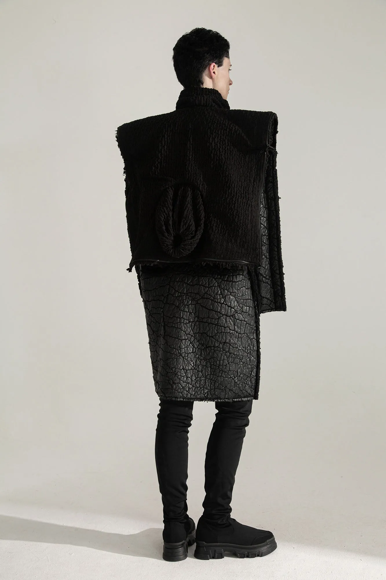 SURVIVOR 2-way transforming piece: coat / hat / bag / vest