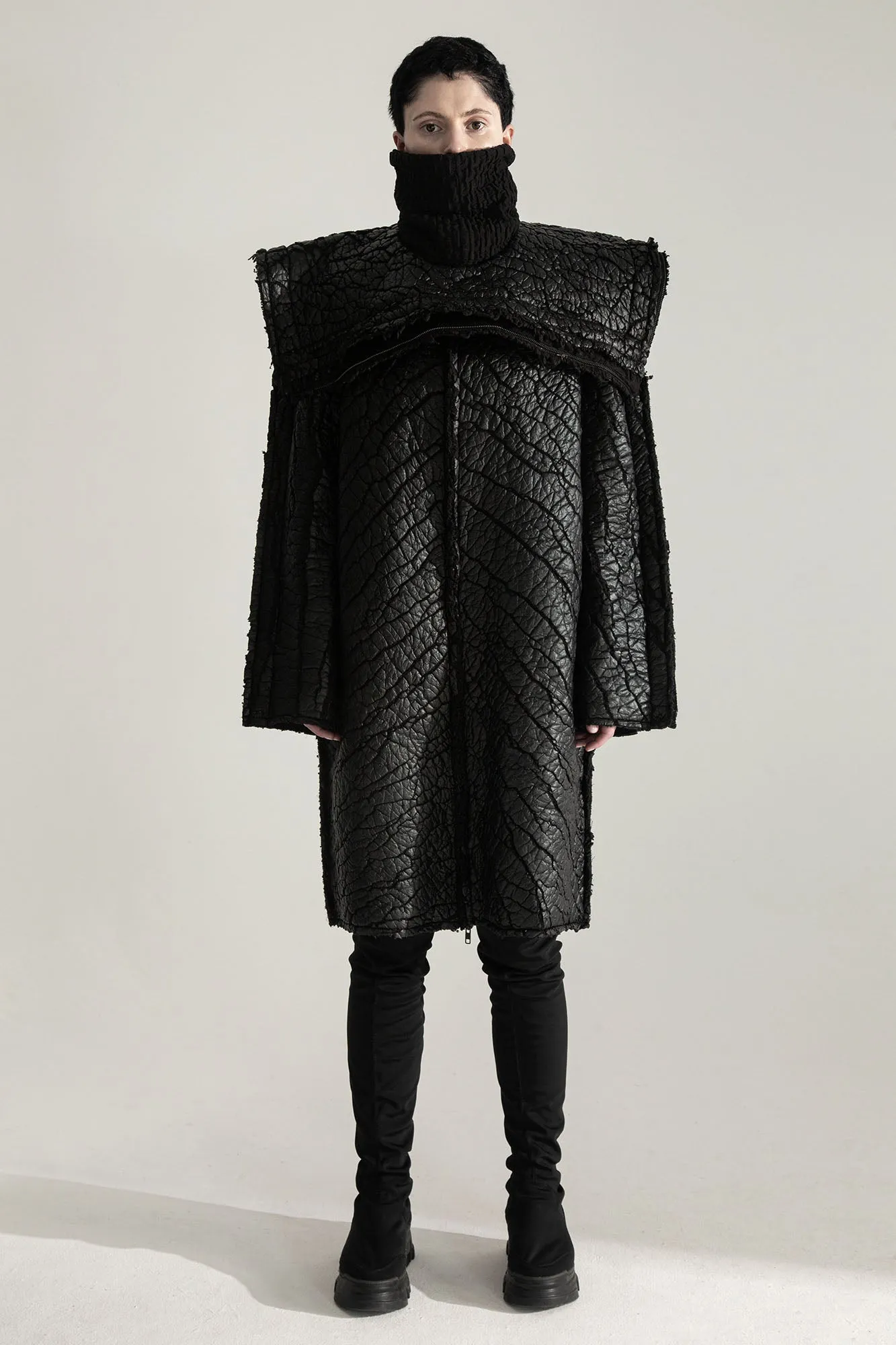 SURVIVOR 2-way transforming piece: coat / hat / bag / vest