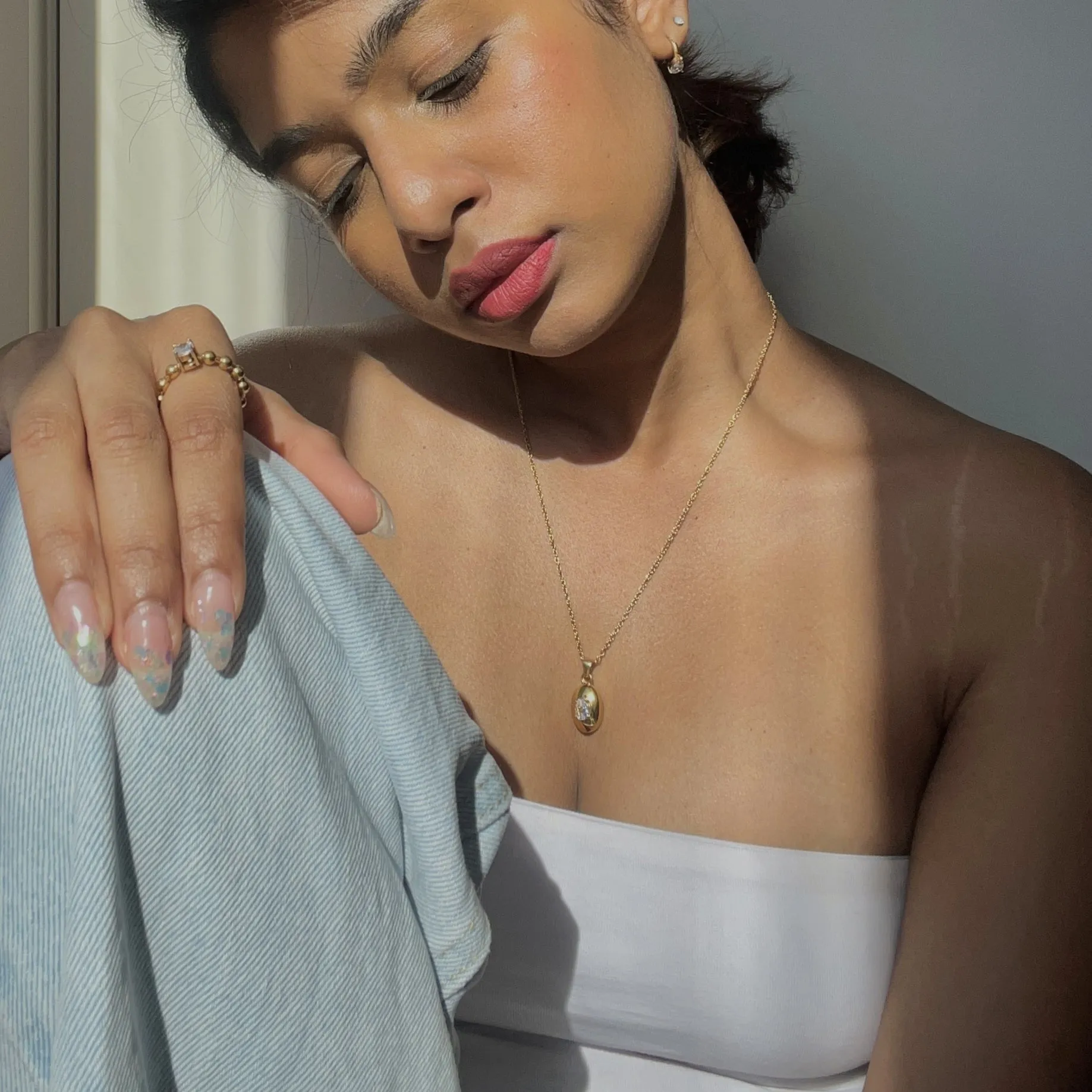 The Oval Pendant Necklace