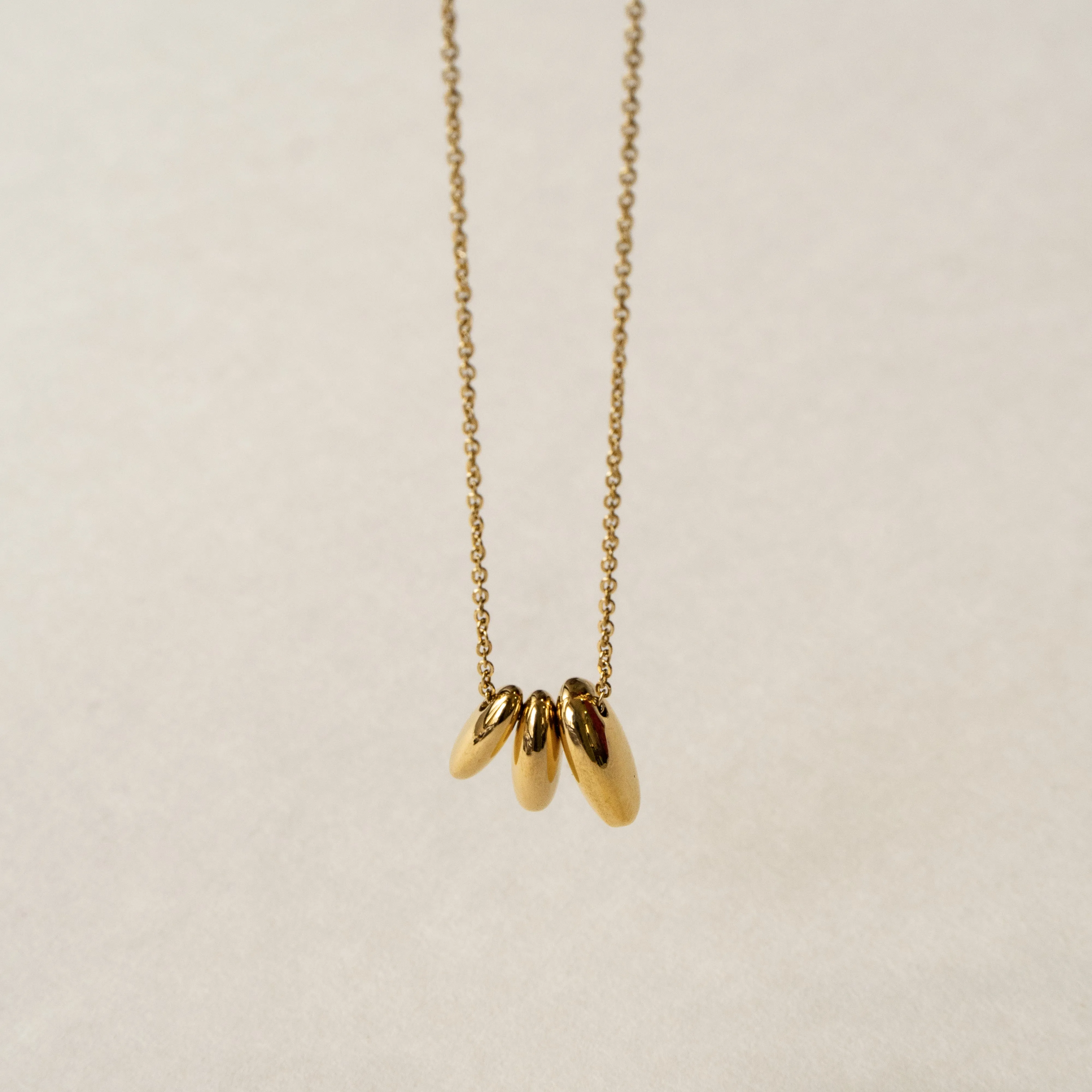 Tipple Oval 18K Gold Stainless Steel Anti Tarnish Necklace Pendant Chain For Women