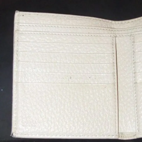 Vintage Gucci Ivory Pebbled Bi-fold Bamboo Accent