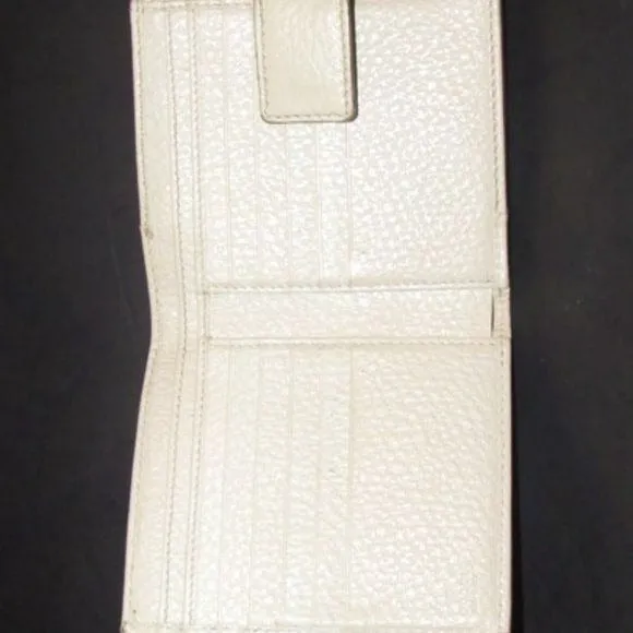 Vintage Gucci Ivory Pebbled Bi-fold Bamboo Accent